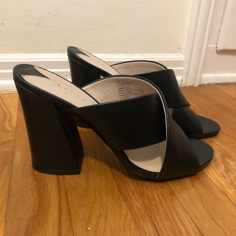 Lieth Black Leather crisscross slip on Sandal with block heel. 8.5